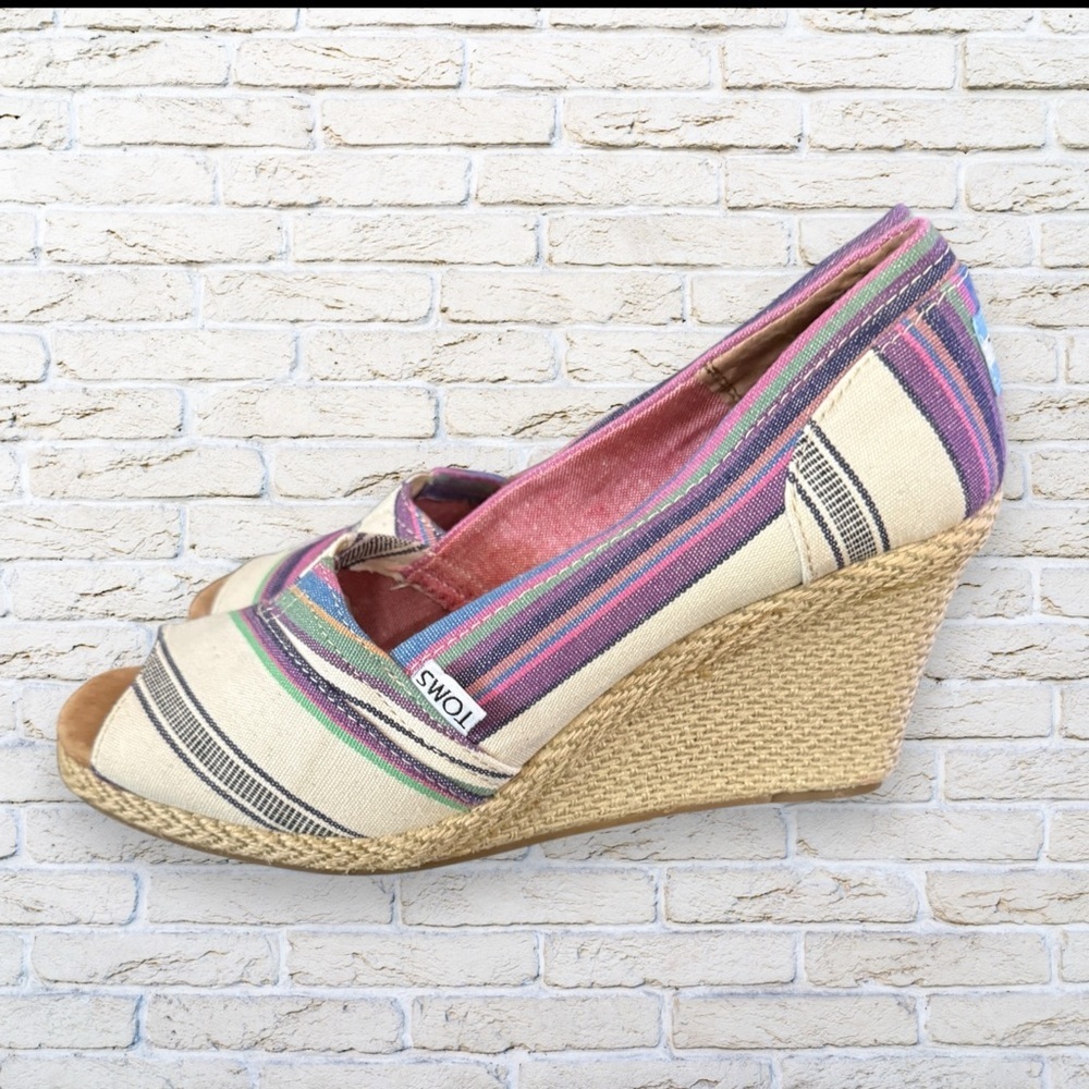 Toms peep toe wedge canvas shoe Size 6